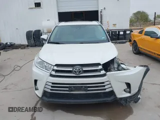 2019 Toyota Highlander SE with VIN 5TDKZRFH3KS366017, listed as a IAAI auction lot 40986322 with 67,313 mi miles and . Bid and sale history available at DreamBid. Image 12.