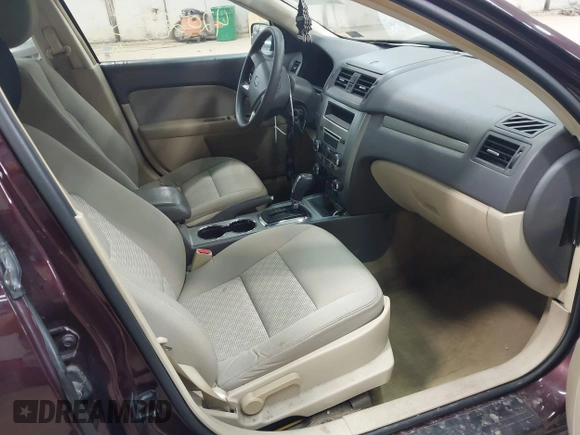 2011 Ford Fusion SE with VIN 3FAHP0HAXBR308930, listed as a IAAI auction lot 42028352 with 116,116 mi miles. Bid and sale history available at carsss.com. Image 5.