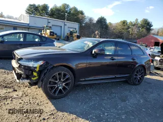 2017 Volvo V90 z VIN YV4A22NL1H1000167, wystawiony jako Copart lot #82362134 z przebiegiem 92 527 mil mil oraz Szkody całkowita. Historia ofert i sprzedaży dostępna na DreamBid. Obrazek 1.