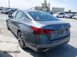 2022 Nissan Altima 2.5 SR with VIN 1N4BL4CV4NN385996, listed as a IAAI auction lot 42151627 with 47,395 mi miles. Bid and sale history available at carsss.com. Image 3.