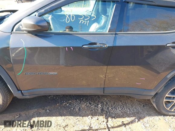 2018 Jeep Compass Latitude with VIN 3C4NJDBBXJT458268, listed as a IAAI auction lot 40965832 with 86,553 mi miles and . Bid and sale history available at DreamBid. Image 14.