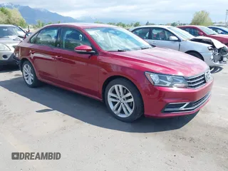 2019 Volkswagen Passat Wolfsburg Edition z VIN 1VWLA7A37KC007702, wystawiony jako IAAI lot #42191802 z przebiegiem 118 761 mil mil oraz . Historia ofert i sprzedaży dostępna na DreamBid. Obrazek 1.