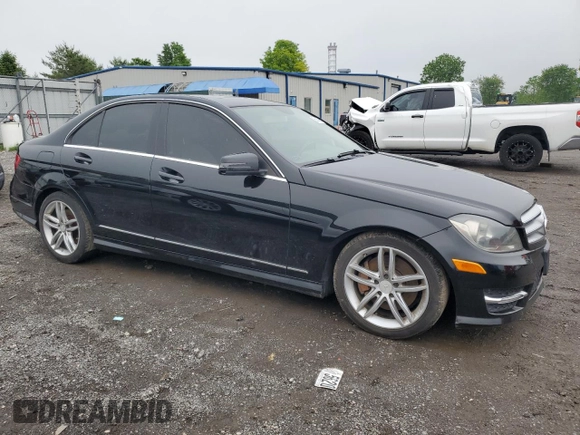 2013 Mercedes-Benz C 300 Sport z VIN WDDGF8AB4DR279598, wystawiony jako Copart lot #56685705 z przebiegiem 103 830 mil mil oraz Szkoda całkowita • Salvage title. Historia ofert i sprzedaży dostępna na DreamBid. Obrazek 4.