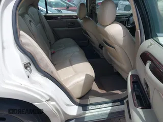 2004 Lincoln Town Car Ultimate z VIN 1LNHM83W04Y602034, wystawiony jako IAAI lot #42262561 z przebiegiem Nie podano mil oraz . Historia ofert i sprzedaży dostępna na DreamBid. Obrazek 8.