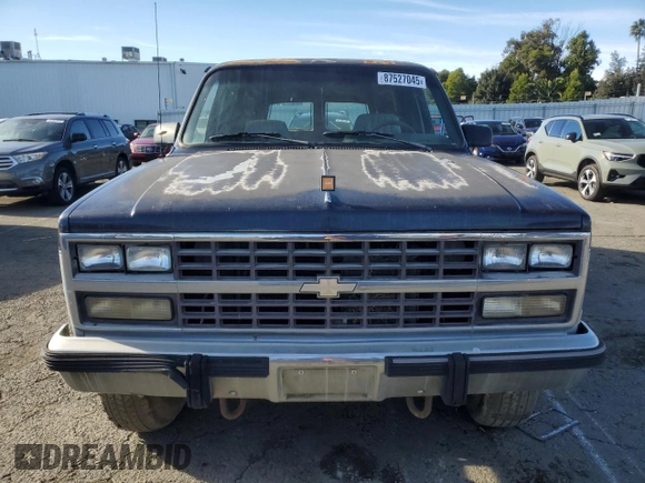 1991 Chevrolet Suburban z VIN 1GNGV26K1MF104219, wystawiony jako Copart lot #87527045 z przebiegiem 189 345 mil mil oraz Czysty tytuł • Clean title. Historia ofert i sprzedaży dostępna na DreamBid. Obrazek 5.