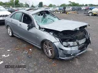 2012 Mercedes-Benz C 250 Sport z VIN WDDGF4HB2CR237492, wystawiony jako IAAI lot #42287700 z przebiegiem Nie podano mil oraz . Historia ofert i sprzedaży dostępna na DreamBid. Obrazek 1.