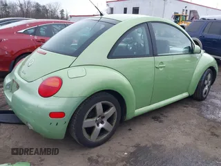 2003 Volkswagen New Beetle Coupe GLS with VIN 3VWCD21C23M415115, listed as a IAAI auction lot 41288921 with 67,656 mi miles. Bid and sale history available at carsss.com. Image 4.