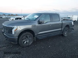 2023 Ford F-150 Lightning Pro z VIN 1FT6W1EV6PWG26596, wystawiony jako IAAI lot #40862334 z przebiegiem 13 857 mil mil oraz . Historia ofert i sprzedaży dostępna na DreamBid. Obrazek 23.
