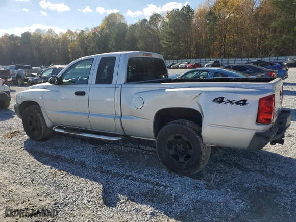 2005 Dodge Dakota ST with VIN 1D7HW22KX5S133507, listed as a Copart auction lot 81101624 with 174,948 mi miles and Salvage Title. Bid and sale history available at carsss.com. Image 2.