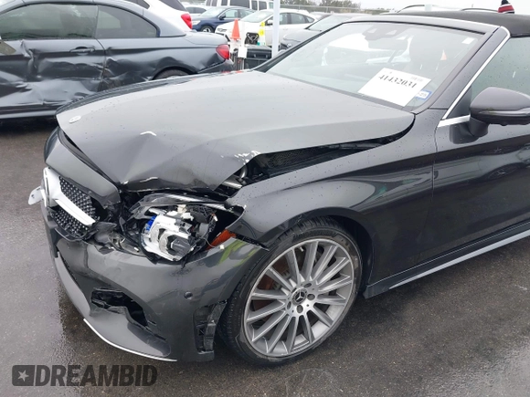 2019 Mercedes-Benz C 300 with VIN WDDWK8DB5KF919156, listed as a IAAI auction lot 41432031 with 39,771 mi miles and . Bid and sale history available at carsss.com. Image 17.