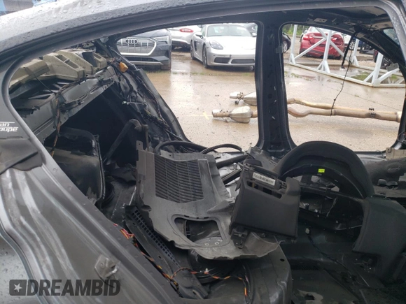 2016 BMW M6 z VIN WBS6E9C5XGG393734, wystawiony jako Copart lot #70883954 z przebiegiem Nie podano mil oraz Nie do naprawy • Non repairable. Historia ofert i sprzedaży dostępna na DreamBid. Obrazek 10.