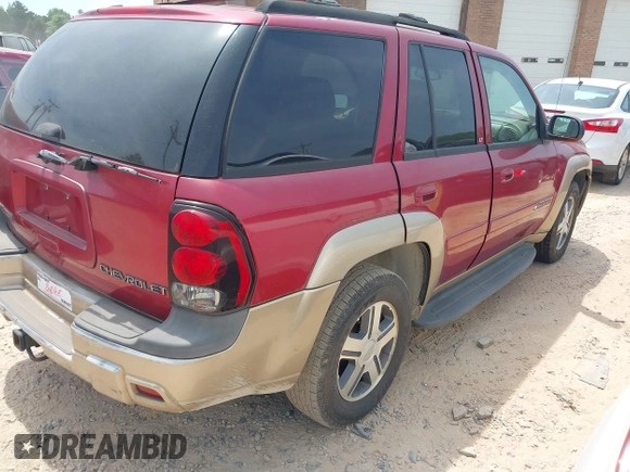 2004 Chevrolet TrailBlazer LS with VIN 1GNDT13S042190606, listed as a IAAI auction lot 42165900 with 298,141 mi miles. Bid and sale history available at carsss.com. Image 4.