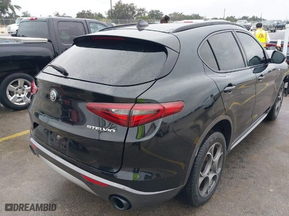 2022 Alfa Romeo Stelvio Ti with VIN ZASPAKBN2N7D38473, listed as a IAAI auction lot 41536179 with 1 mi miles. Bid and sale history available at carsss.com. Image 4.