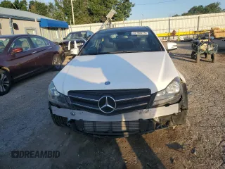 2015 Mercedes-Benz C 250 with VIN WDDGJ4HB6FG371226, listed as a Copart auction lot 62108275 with 70,019 mi miles and Clean title. Bid and sale history available at DreamBid. Image 5.