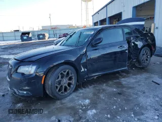 2016 Chrysler 300 S Alloy Edition z VIN 2C3CCAGG2GH270614, wystawiony jako Copart lot #89391385 z przebiegiem Nie podano mil oraz Szkoda całkowita • Salvage title. Historia ofert i sprzedaży dostępna na DreamBid. Obrazek 1.