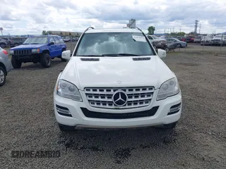 2011 Mercedes-Benz M 350 z VIN 4JGBB5GBXBA734662, wystawiony jako IAAI lot #42078961 z przebiegiem 122 301 mil mil oraz . Historia ofert i sprzedaży dostępna na DreamBid. Obrazek 13.