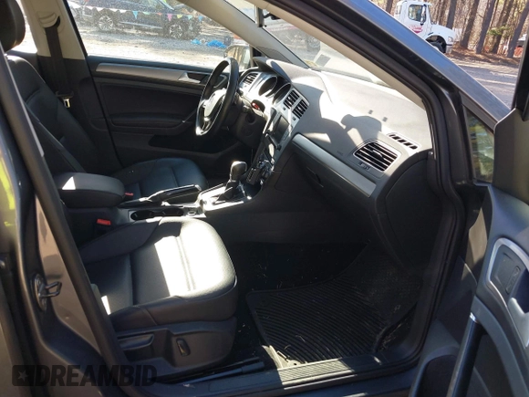 2017 Volkswagen Golf S z VIN 3VWC17AU6HM501548, wystawiony jako IAAI lot #41724754 z przebiegiem 179 895 mil mil oraz . Historia ofert i sprzedaży dostępna na DreamBid. Obrazek 5.