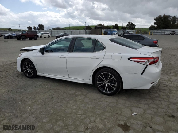 2020 Toyota Camry SE with VIN 4T1G11AK8LU925927, listed as a Copart auction lot 50589115 with 43,815 mi miles and Salvage Title. Bid and sale history available at carsss.com. Image 2.