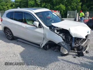 2020 BMW X1 xDrive28i с VIN WBXJG9C09L5P61149, выставлен на аукционе IAAI как лот 42462037 с пробегом 81 906 миль миль и . История ставок и продаж доступна на DreamBid. Изображение 1.