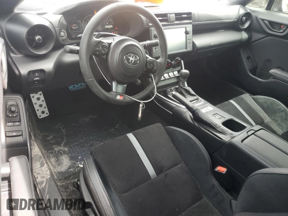 2024 Toyota 86 Premium z VIN JF1ZNBE16R8756183, wystawiony jako Copart lot #52332415 z przebiegiem 6 310 mil mil oraz Szkoda całkowita • Salvage title. Historia ofert i sprzedaży dostępna na DreamBid. Obrazek 8.