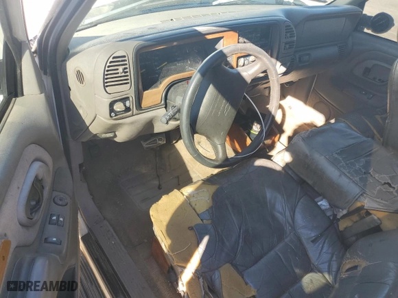 1997 Chevrolet C/K 1500 with VIN 2GBEC19R7V1118602, listed as a Copart auction lot 88310455 with 263,009 mi miles and Salvage Title. Bid and sale history available at carsss.com. Image 8.