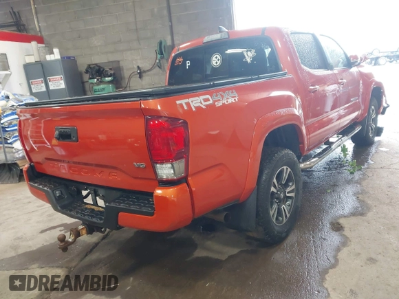 2017 Toyota Tacoma SR5 z VIN 5TFCZ5AN1HX060429, wystawiony jako IAAI lot #42305435 z przebiegiem 136 420 mil mil oraz . Historia ofert i sprzedaży dostępna na DreamBid. Obrazek 4.