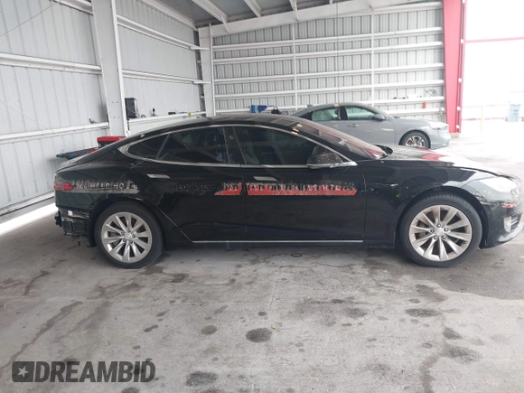 2017 Tesla Model S 60 z VIN 5YJSA1E17HF179051, wystawiony jako IAAI lot #42430013 z przebiegiem 201 174 mil mil oraz . Historia ofert i sprzedaży dostępna na DreamBid. Obrazek 14.