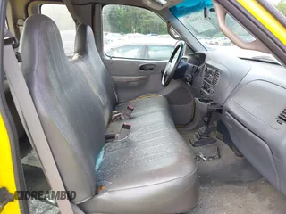 2000 Ford F-150 XL with VIN 1FTRX18W0YKB28000, listed as a IAAI auction lot 42451649 with 193,718 mi miles and . Bid and sale history available at DreamBid. Image 5.