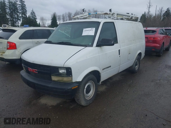 2000 GMC Safari Cargo with VIN 1GTDL19W8YB504401, listed as a IAAI auction lot 41692852 with Not Provided miles. Bid and sale history available at carsss.com. Image 2.