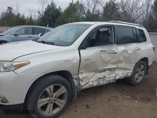 2012 Toyota Highlander Limited with VIN 5TDYK3EH9CS085158, listed as a IAAI auction lot 41737906 with 229,205 mi miles. Bid and sale history available at carsss.com. Image 6.