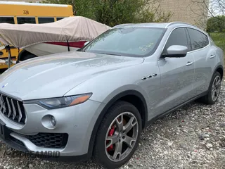 2017 Maserati Levante S z VIN ZN661YUAXHX258892, wystawiony jako Copart lot #55475735 z przebiegiem 96 943 mil mil oraz Tytuł czysty. Historia ofert i sprzedaży dostępna na DreamBid. Obrazek 2.