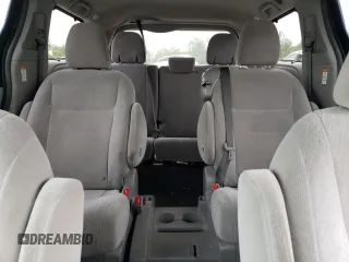 2015 Toyota Sienna LE AAS z VIN 5TDKK3DCXFS541460, wystawiony jako Copart lot #58171725 z przebiegiem 192 174 mil mil oraz Szkoda całkowita • Salvage title. Historia ofert i sprzedaży dostępna na DreamBid. Obrazek 10.