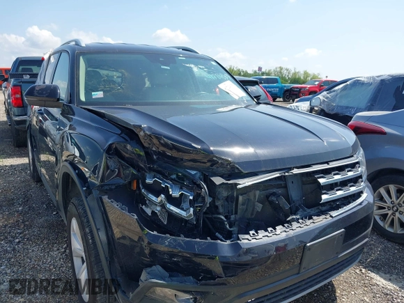 2018 Volkswagen Atlas SE with VIN 1V2DR2CA1JC546005, listed as a IAAI auction lot 41724133 with 116,633 mi miles and . Bid and sale history available at DreamBid. Image 1.