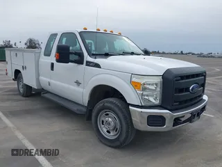 2015 Ford F-350 z VIN 1FD7X3FT4FED31393, wystawiony jako IAAI lot #41420519 z przebiegiem 180 699 mil mil oraz . Historia ofert i sprzedaży dostępna na DreamBid. Obrazek 1.