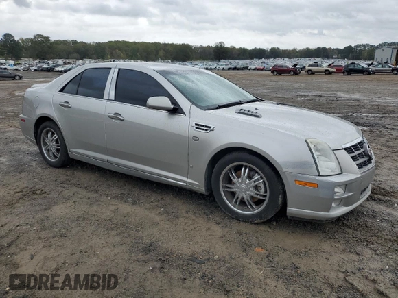 2008 Cadillac STS RWD z VIN 1G6DZ67A780174008, wystawiony jako Copart lot #79279254 z przebiegiem 133 326 mil mil oraz Szkoda całkowita • Salvage title. Historia ofert i sprzedaży dostępna na DreamBid. Obrazek 4.