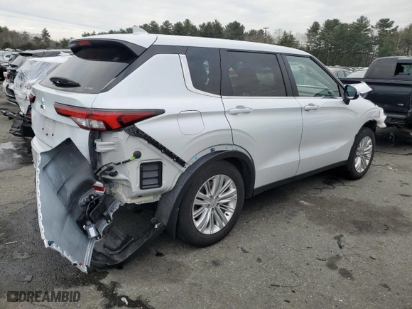 2024 Mitsubishi Outlander ES with VIN JA4J4UA81RZ030227, listed as a Copart auction lot 88127835 with 15,719 mi miles and Salvage Title. Bid and sale history available at carsss.com. Image 3.