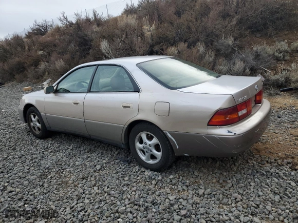 1998 Lexus ES 300 Luxury Sport Sdn with VIN JT8BF28G9W5042763, listed as a Copart auction lot 43462835 with 277,945 mi miles and Salvage Title. Bid and sale history available at carsss.com. Image 2.