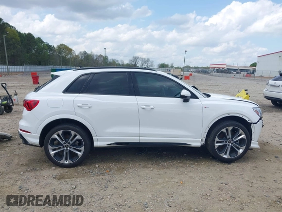 2022 Audi Q3 S line Premium Plus z VIN WA1EECF31N1148535, wystawiony jako IAAI lot #41947659 z przebiegiem 31 880 mil mil oraz . Historia ofert i sprzedaży dostępna na DreamBid. Obrazek 14.