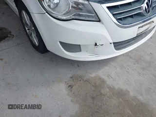 2012 Volkswagen Routan SE z VIN 2C4RVABG8CR152112, wystawiony jako IAAI lot #41842809 z przebiegiem 192 340 mil mil oraz . Historia ofert i sprzedaży dostępna na DreamBid. Obrazek 6.