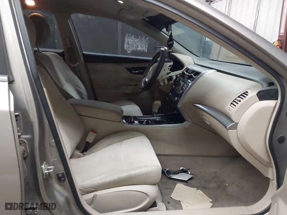 2013 Nissan Altima 2.5 SV with VIN 1N4AL3AP5DN423373, listed as a IAAI auction lot 41838606 with 237,989 mi miles. Bid and sale history available at carsss.com. Image 5.