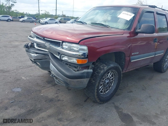 2002 Chevrolet Tahoe LT with VIN 1GNEC13ZX2R326813, listed as a IAAI auction lot 41918241 with 278,409 mi miles. Bid and sale history available at carsss.com. Image 6.