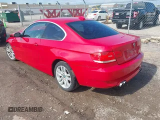 2007 BMW 3 Series 335i z VIN WBAWB73567P155445, wystawiony jako IAAI lot #42210524 z przebiegiem Nie podano mil oraz . Historia ofert i sprzedaży dostępna na DreamBid. Obrazek 3.