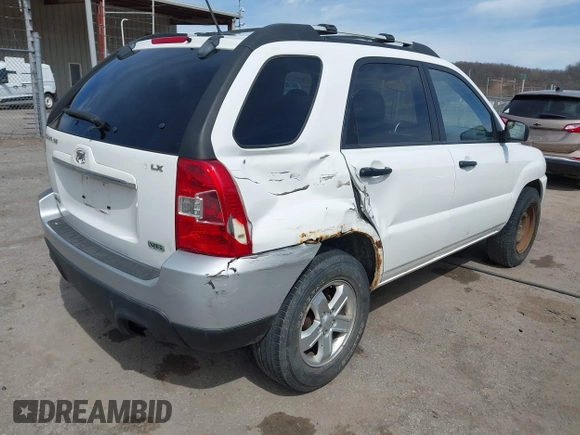 2009 Kia Sportage LX with VIN KNDJE723597560168, listed as a IAAI auction lot 41824779 with 110,386 mi miles. Bid and sale history available at carsss.com. Image 4.