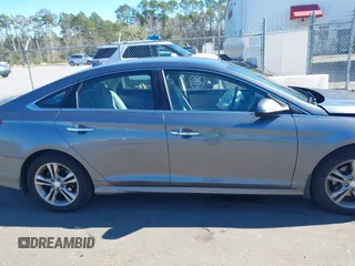 2018 Hyundai Sonata Limited with VIN 5NPE34AF3JH650520, listed as a IAAI auction lot 41292572 with 110,031 mi miles. Bid and sale history available at carsss.com. Image 13.