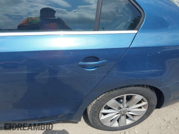 2015 Volkswagen Jetta SE with VIN 3VWD17AJ6FM231597, listed as a IAAI auction lot 42718275 with Not provided miles and . Bid and sale history available at DreamBid. Image 6.