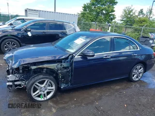 2018 Mercedes-Benz E 300 z VIN WDDZF4KB7JA432582, wystawiony jako IAAI lot #42220866 z przebiegiem 52 437 mil mil oraz . Historia ofert i sprzedaży dostępna na DreamBid. Obrazek 15.
