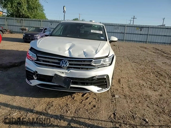 2024 Volkswagen Tiguan SEL R-Line с VIN 3VV4B7AX3RM141897, выставлен на аукционе Copart как лот 52227155 с пробегом 12 988 миль миль и Списание • Salvage title. История ставок и продаж доступна на DreamBid. Изображение 12.