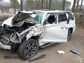 2018 Toyota 4Runner SR5 z VIN JTEBU5JR2J5563719, wystawiony jako IAAI lot #41795840 z przebiegiem Nie podano mil oraz . Historia ofert i sprzedaży dostępna na DreamBid. Obrazek 18.