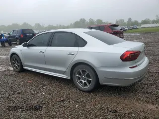 2018 Volkswagen Passat S z VIN 1VWAA7A31JC030768, wystawiony jako Copart lot #57269045 z przebiegiem 88 287 mil mil oraz Szkoda całkowita • Salvage title. Historia ofert i sprzedaży dostępna na DreamBid. Obrazek 2.