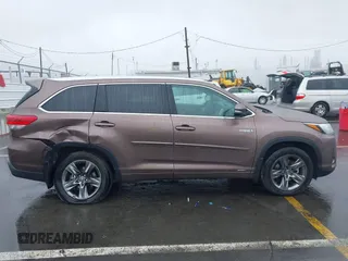 2018 Toyota Highlander Hybrid Limited with VIN 5TDDGRFH2JS039556, listed as a IAAI auction lot 41539754 with 71,924 mi miles and . Bid and sale history available at DreamBid. Image 13.